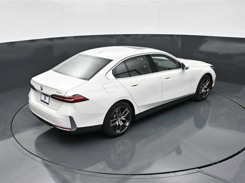 New 2026 BMW 530i w/ Convenience Package RWD image 18