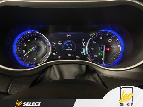 Used 2023 Chrysler Pacifica Touring-L FWD image 15
