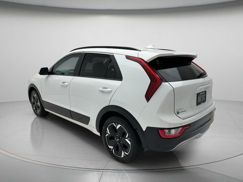 Used 2024 Kia Niro Wind w/ Wind Preserve Package FWD image 7