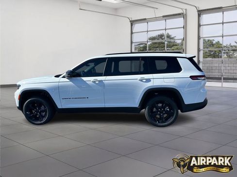 New 2025 Jeep Grand Cherokee L Altitude image 8