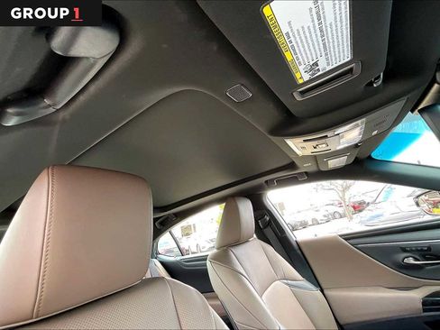 Used 2025 Lexus ES 350 w/ Premium Package image 11