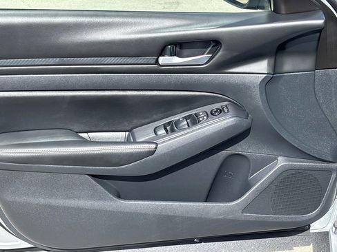 Used 2024 Nissan Altima 2.5 SV image 15