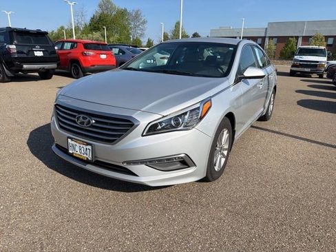 Used 2015 Hyundai Sonata SE w/ Option Group 09 FWD image 1