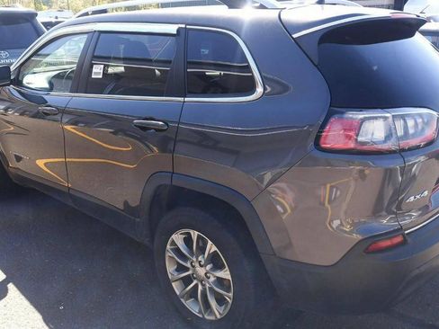Used 2019 Jeep Cherokee Latitude Plus w/ Cold Weather Group AWD/4WD image 2