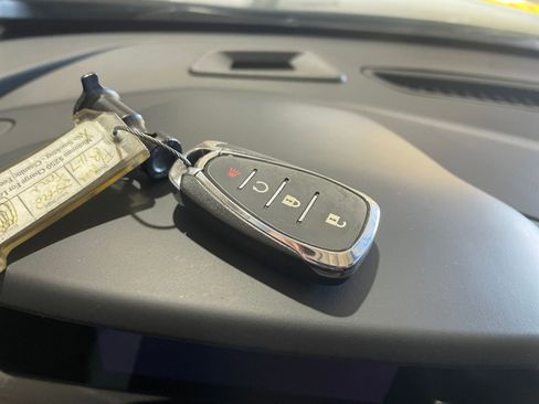 Used 2025 Chevrolet Trax LT image 21