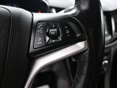 Used 2019 Chevrolet Trax LT w/ LT Convenience Package FWD image 14