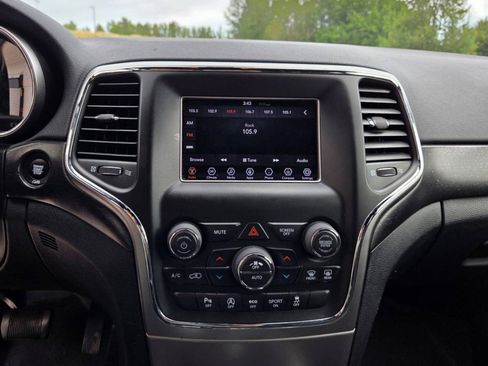 Used 2018 Jeep Grand Cherokee Laredo image 19