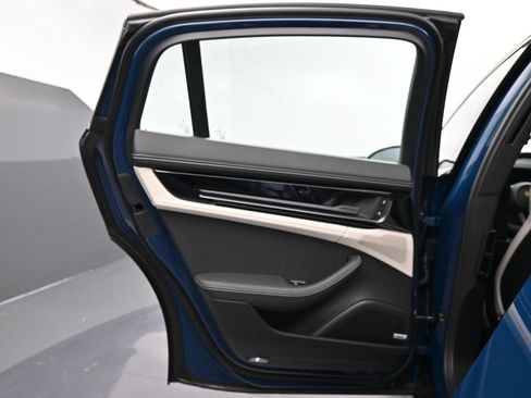 Certified 2025 Porsche Panamera image 18
