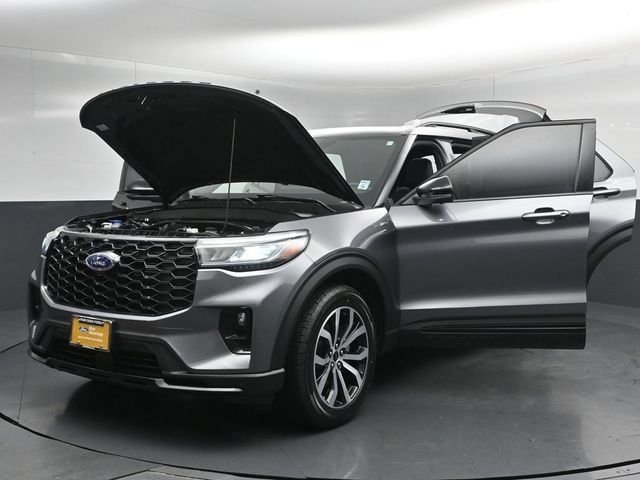 Certified 2025 Ford Explorer ST-Line AWD/4WD image 61