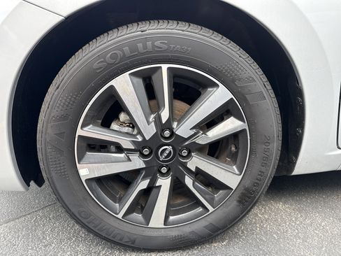 Used 2025 Nissan Versa SV FWD image 2