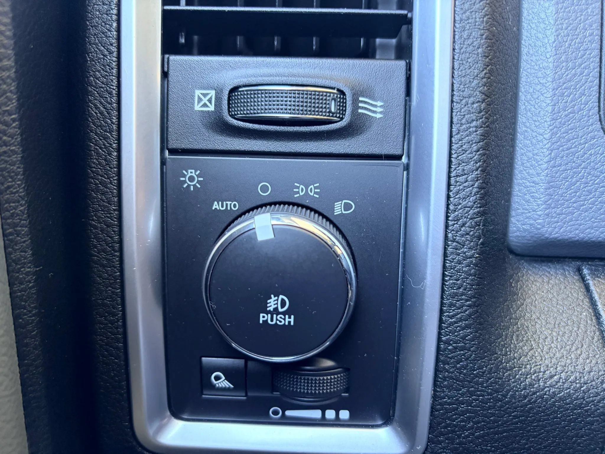 Used 2019 RAM 1500 Warlock AWD/4WD image 25
