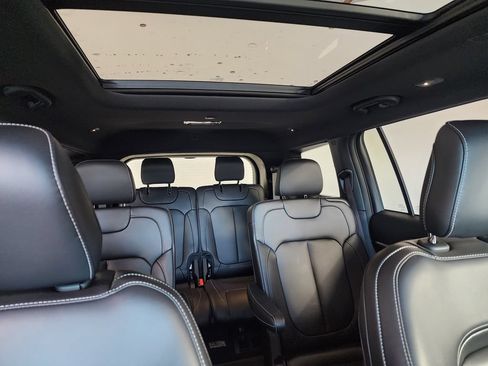 Certified 2025 Jeep Grand Cherokee L Limited w/ Black Appearance Package AWD/4WD image 20