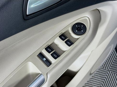 Used 2018 Ford Escape SE image 20