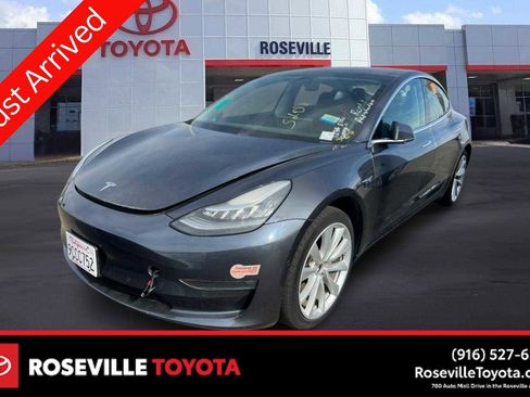 Used 2019 Tesla Model 3 Standard Range image 1