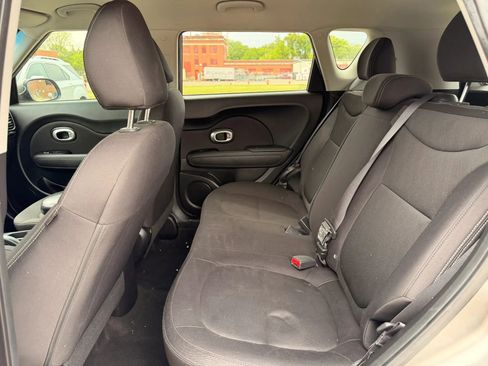 Used 2015 Kia Soul FWD image 16