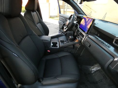 Used 2025 Toyota Tacoma TRD Off-Road w/ TRD Off Road Upgrade Package image 26