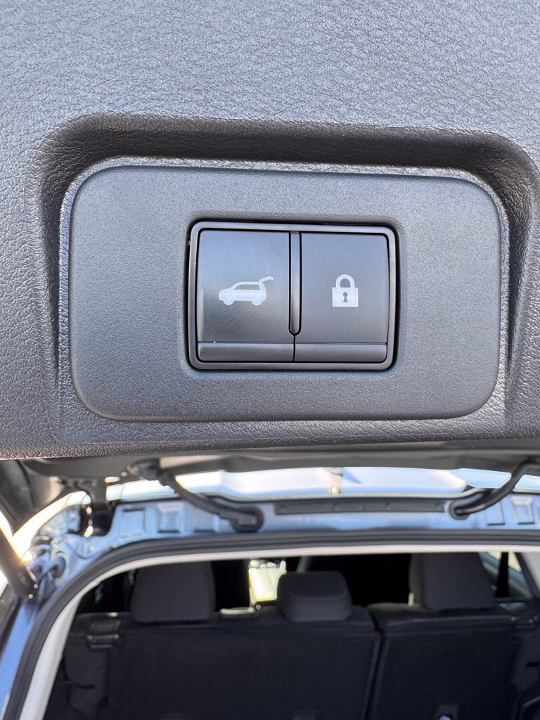 Used 2024 Nissan Rogue SV AWD/4WD image 16
