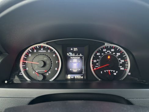 Used 2017 Toyota Camry SE image 21