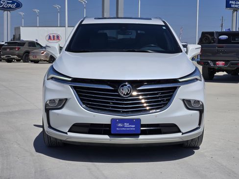 Used 2023 Buick Enclave Essence w/ Experience Buick Package FWD image 2