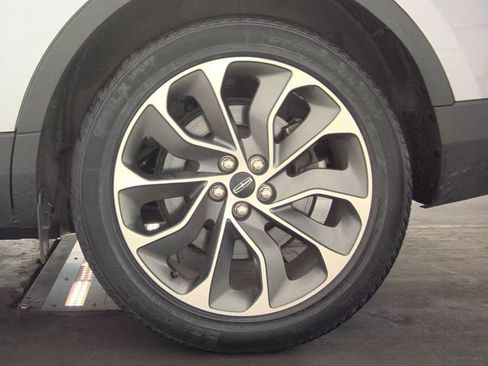 Used 2022 Lincoln Nautilus Reserve w/ Equipment Group 201A image 13