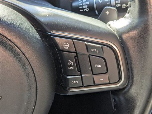 Used 2017 Jaguar F-PACE Prestige image 28