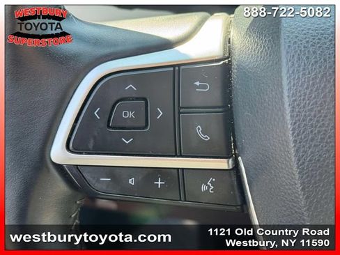 Used 2022 Toyota Highlander XLE AWD/4WD image 24