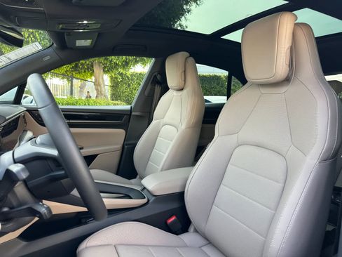 New 2025 Porsche Macan 4 Electric image 5