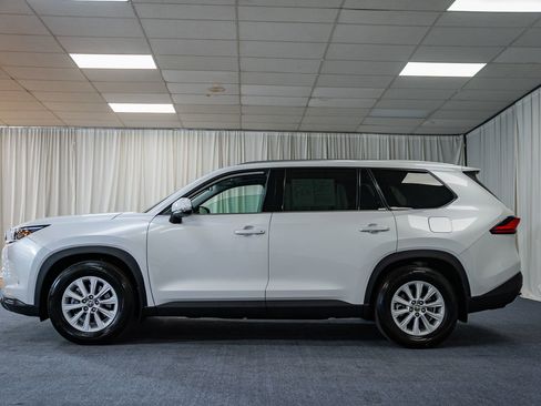 Used 2024 Toyota Grand Highlander XLE image 5