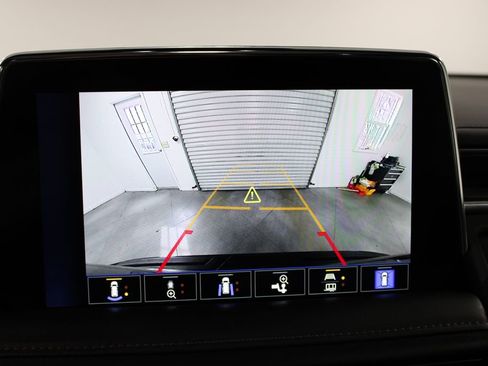 Used 2023 Chevrolet Suburban Z71 w/ Luxury Package image 53