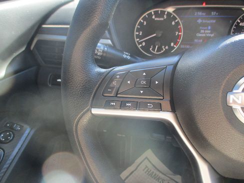 Used 2024 Nissan Altima 2.5 SV FWD image 10
