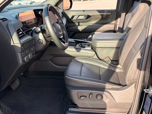 Used 2026 Chevrolet Suburban Premier w/ Sun And Tow Package AWD/4WD image 9