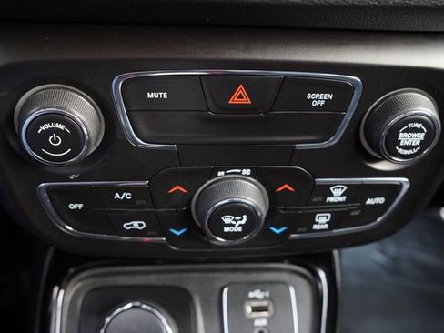 Certified 2019 Jeep Compass Limited image 26