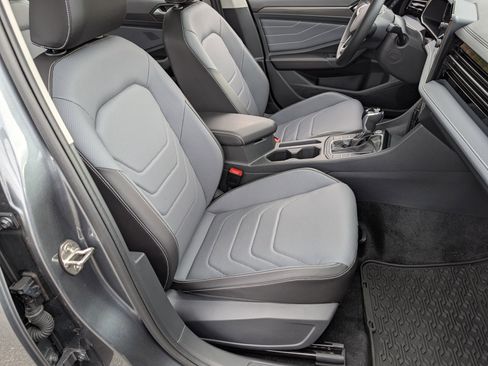 Used 2025 Volkswagen Jetta SEL image 21