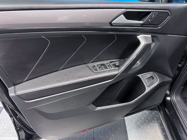 Certified 2024 Volkswagen Tiguan SE FWD image 8