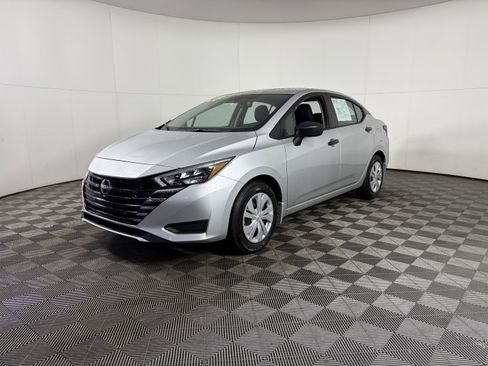 Used 2025 Nissan Versa S w/ Electronics Package FWD image 3