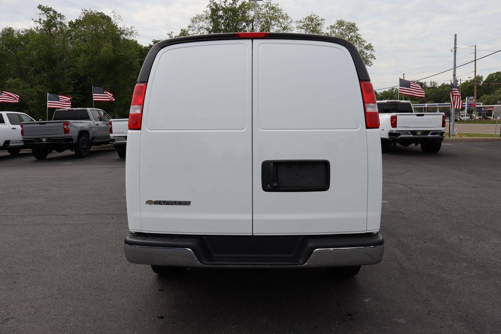 New 2025 Chevrolet Express 3500 w/ Chrome Appearance Package RWD image 23