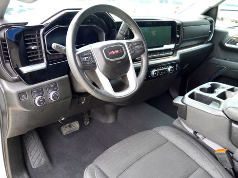 Used 2024 GMC Sierra 1500 SLE image 13