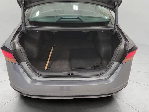 Used 2025 Nissan Altima 2.5 SV FWD image 13