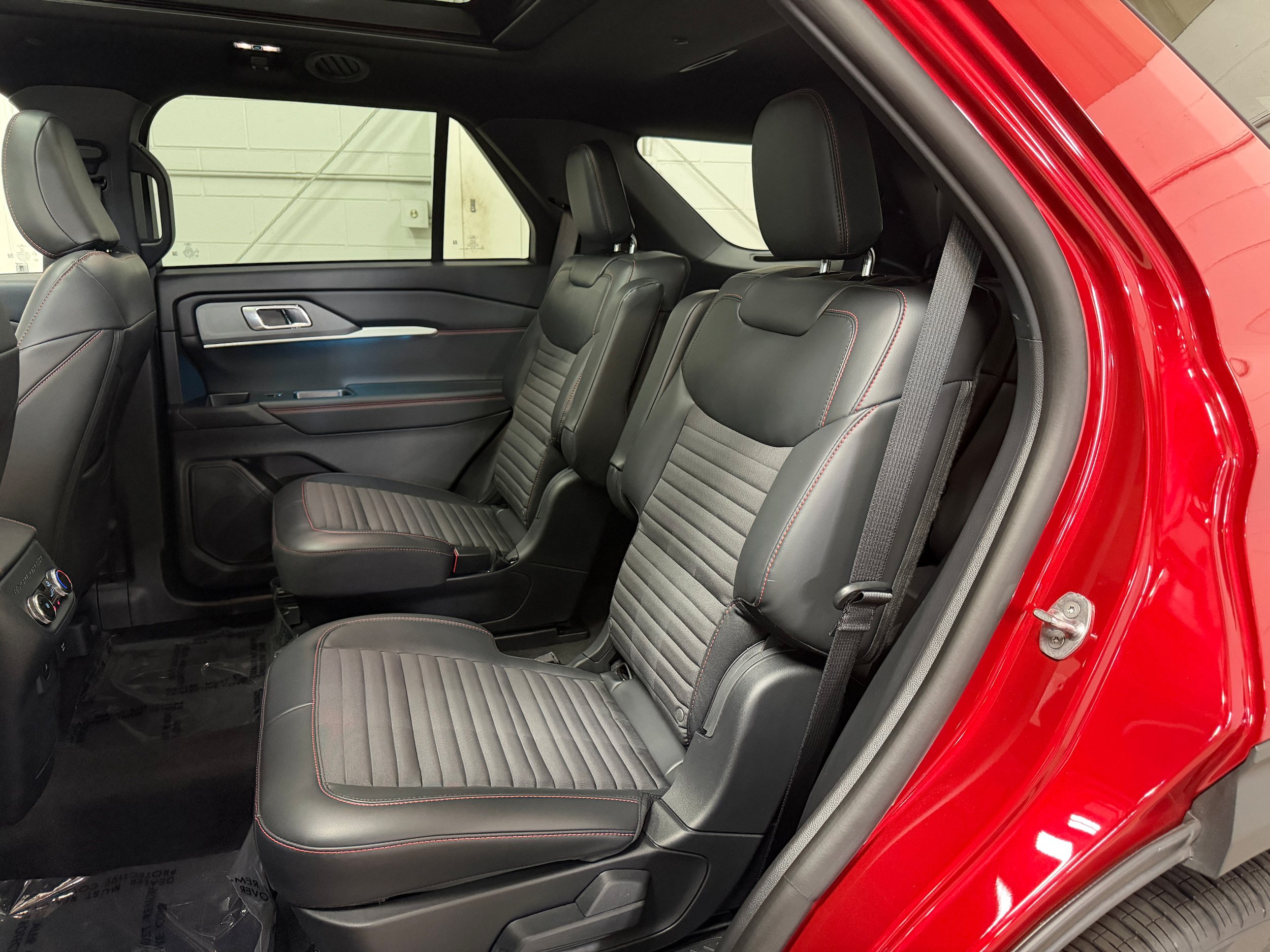 Used 2026 Ford Explorer ST-Line w/ ST-Line Street Pack AWD/4WD image 12