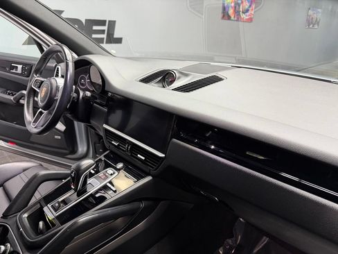 Used 2020 Porsche Cayenne AWD/4WD image 48