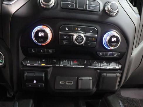 Used 2022 GMC Sierra 1500 Denali w/ Technology Package AWD/4WD image 10