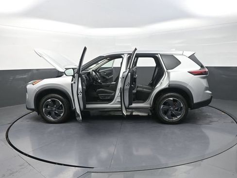Used 2024 Nissan Rogue SV FWD image 42