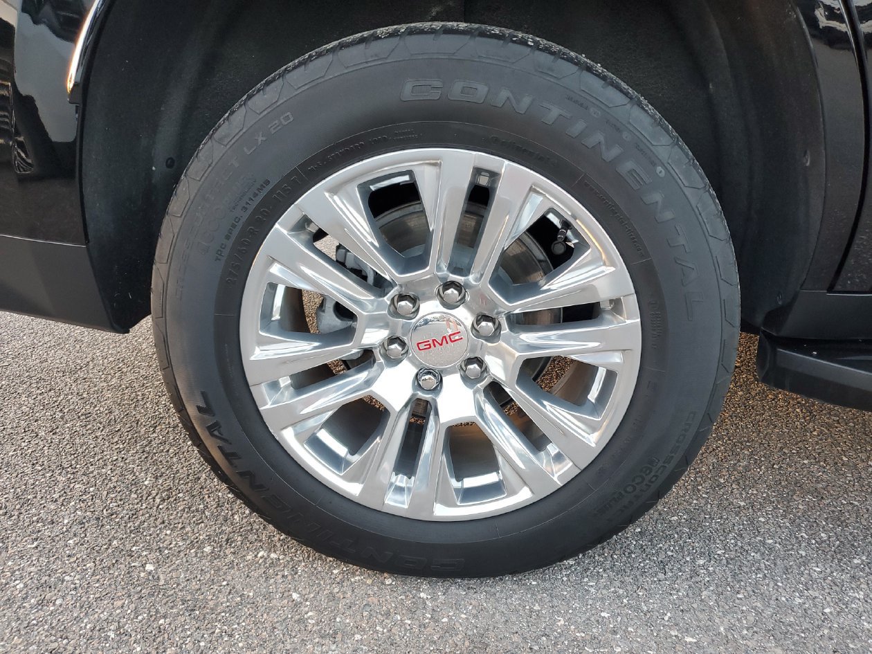 Used 2024 GMC Yukon Denali w/ Advanced Technology Package AWD/4WD image 5