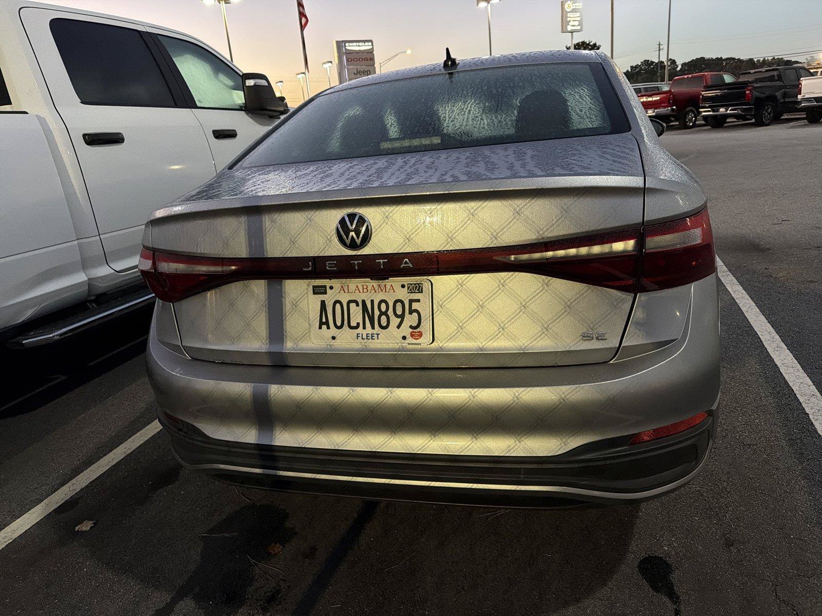 Used 2025 Volkswagen Jetta SE FWD image 5