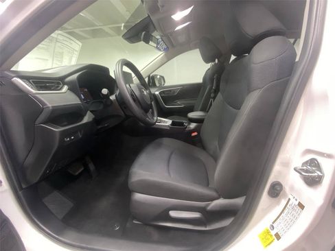 Used 2023 Toyota RAV4 LE AWD/4WD image 17