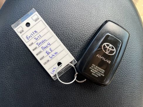 Used 2021 Toyota RAV4 XLE FWD image 24