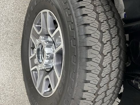 Used 2024 Ford F350 Lariat image 22