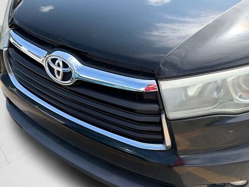Used 2016 Toyota Highlander Plus FWD image 5