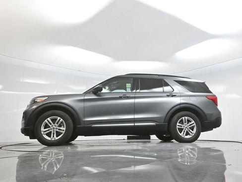 Used 2022 Ford Explorer XLT image 7