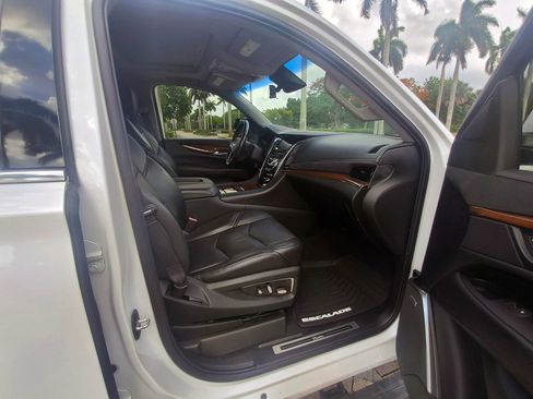 Used 2018 Cadillac Escalade ESV Premium Luxury AWD/4WD image 42